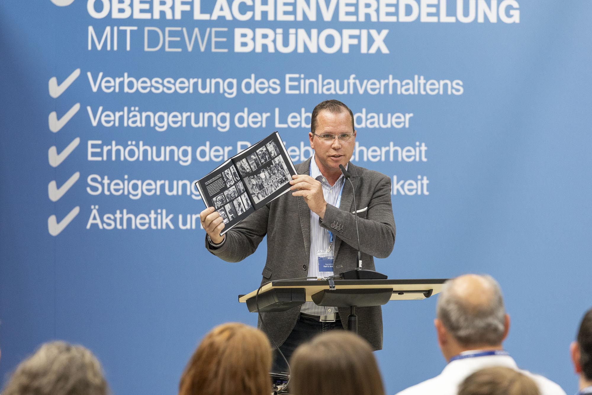 Buchvorstellung Ralf Schmidt stellt das Buch vor